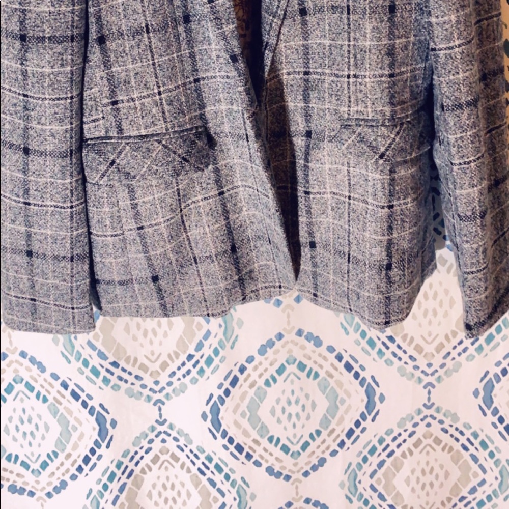Blazer - Picture 5 of 5